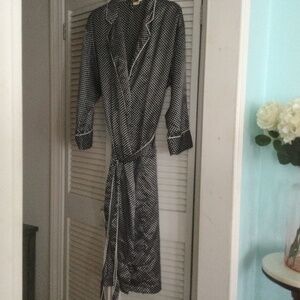 Vintage ,Victoria’s Secret  Robe Black with White Polk a Dot  M/L